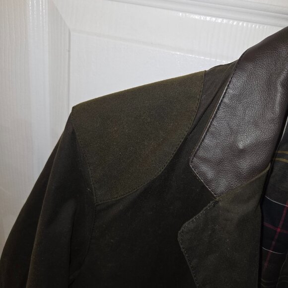 Barbour Beacon Sports Waxed Jacket - Picture 6 of 14